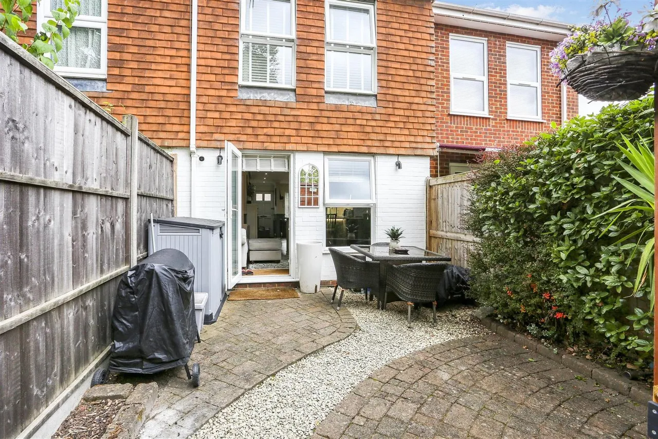 Beaconsfield Place, Epsom, KT17 4BD, photo 8