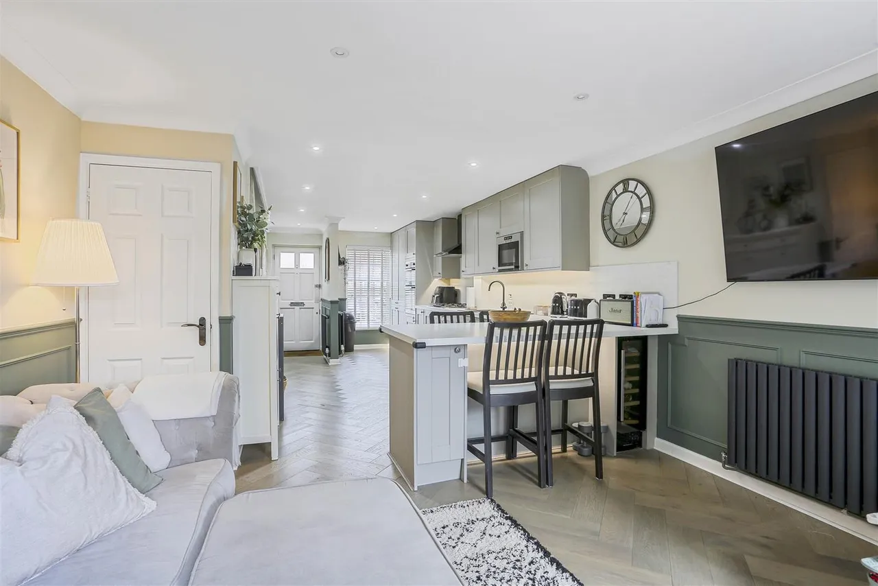 Beaconsfield Place, Epsom, KT17 4BD, photo 5
