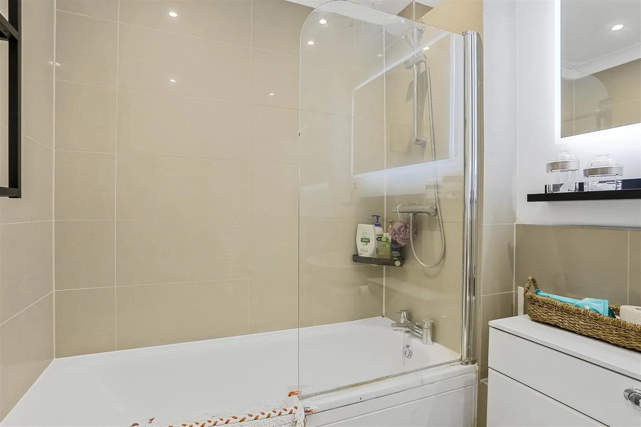 Beaconsfield Place, Epsom, KT17 4BD, photo 16