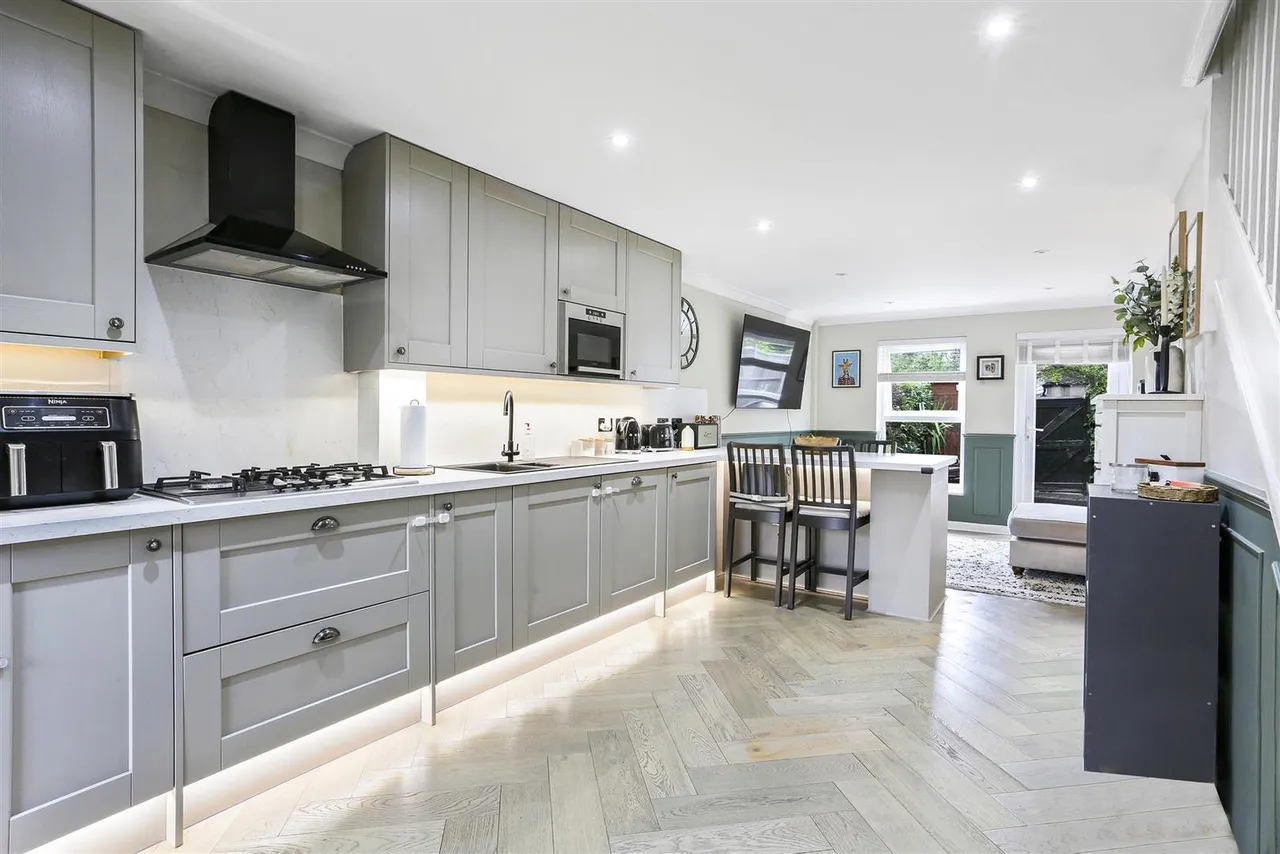 Beaconsfield Place, Epsom, KT17 4BD, photo 17