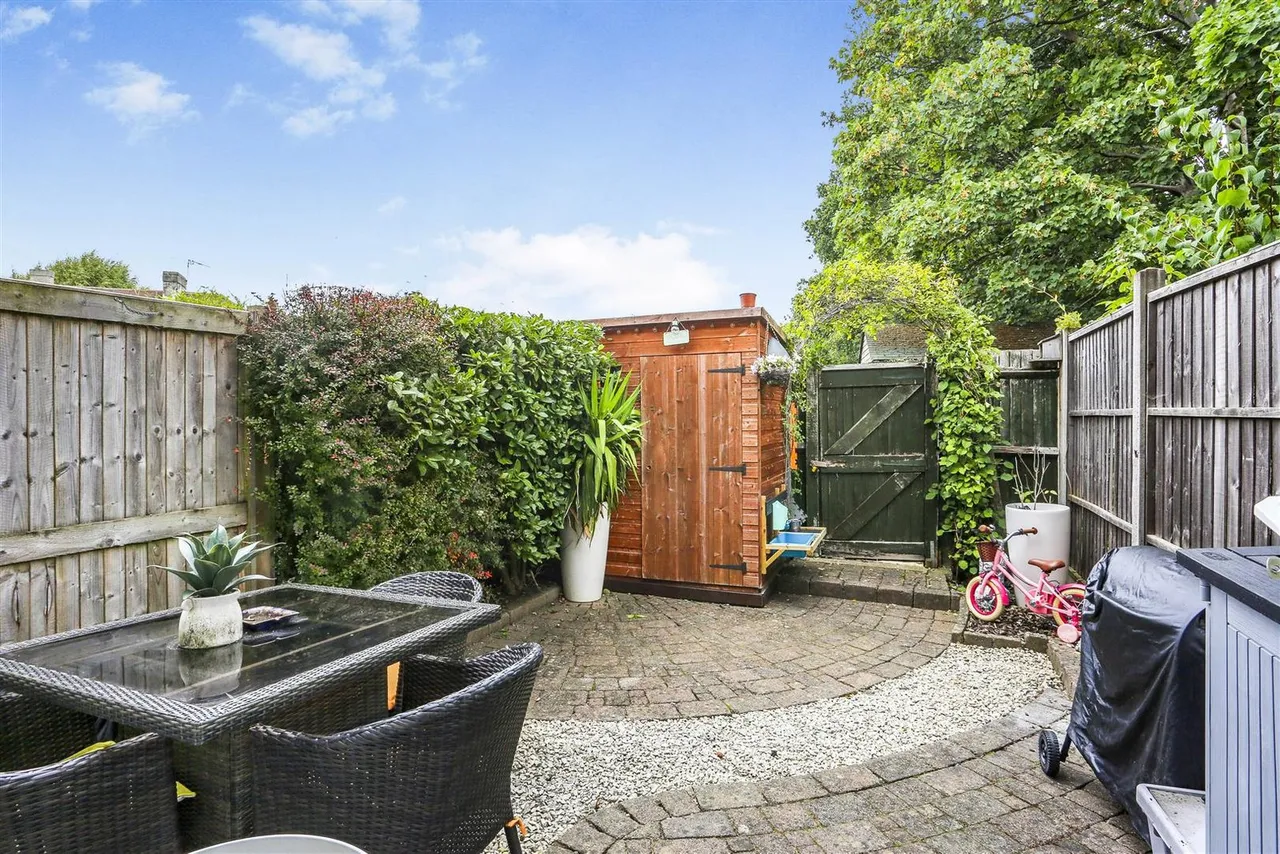 Beaconsfield Place, Epsom, KT17 4BD, photo 7