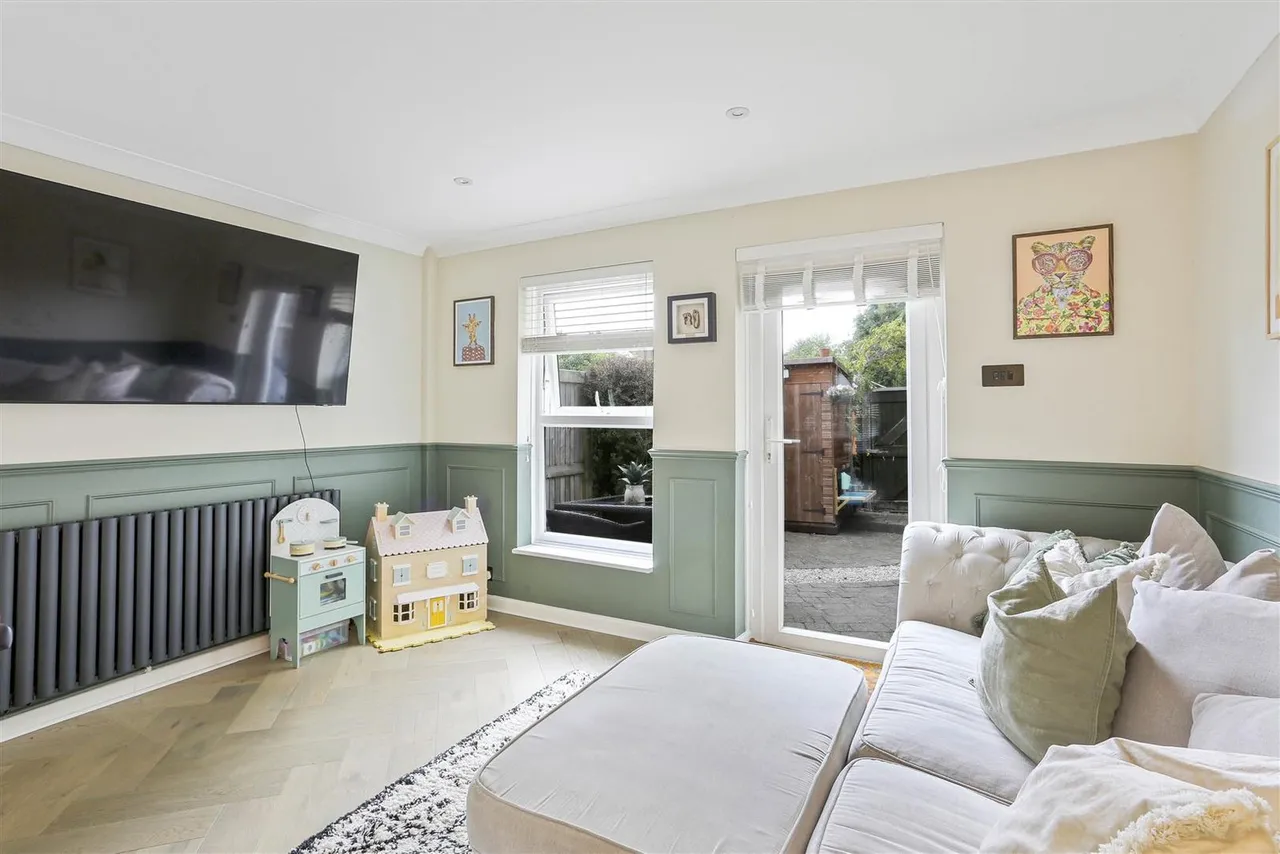 Beaconsfield Place, Epsom, KT17 4BD, photo 6