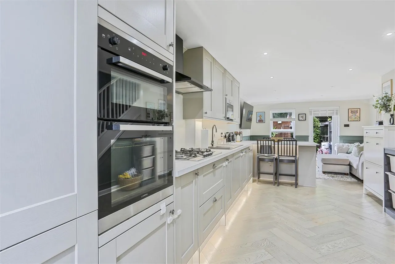 Beaconsfield Place, Epsom, KT17 4BD, photo 4