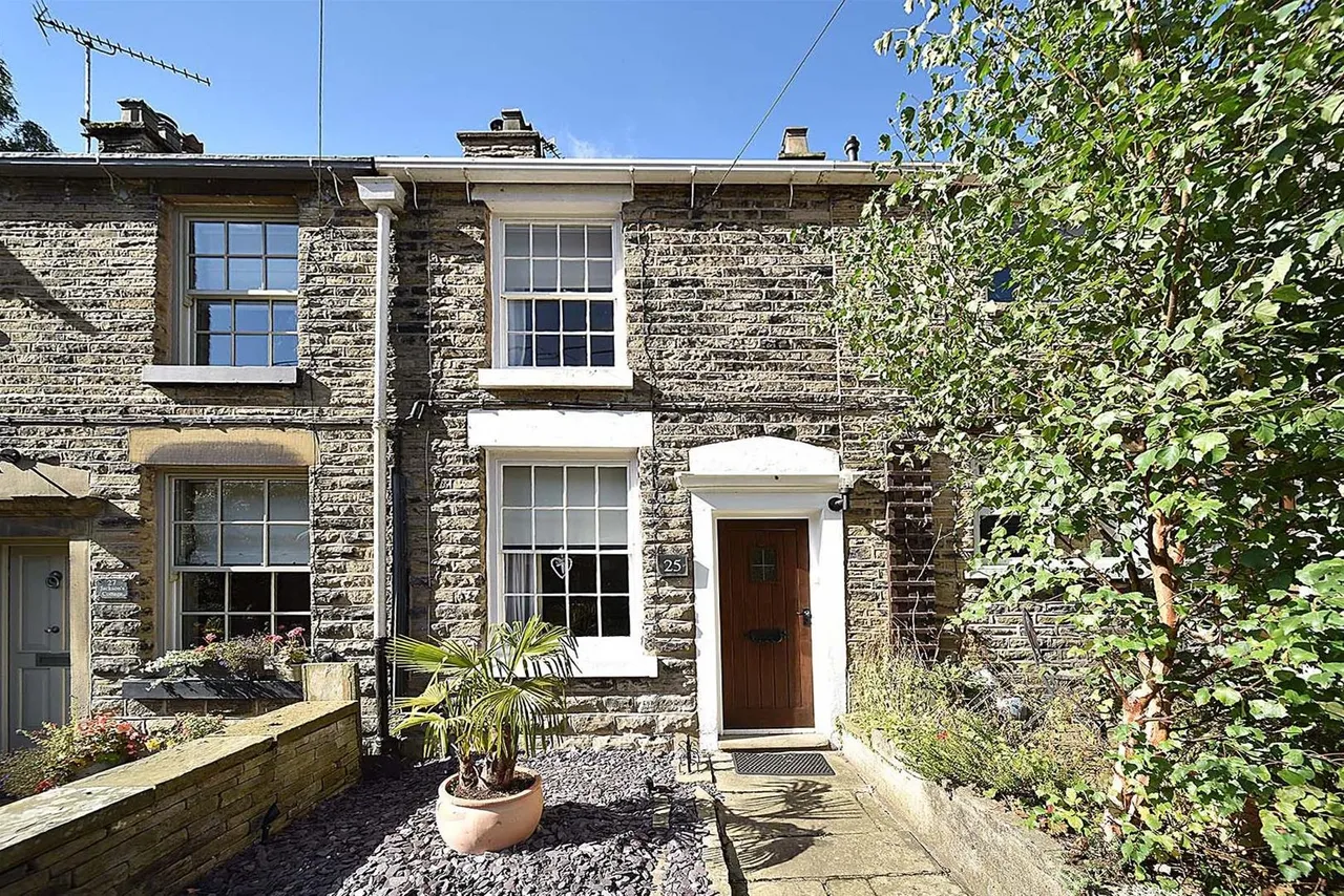 2 bed house to rent — Oak Lane, Kerridge, Macclesfield