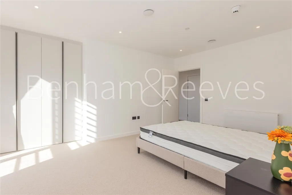 Carnwath Road, Imperial Wharf, SW6, photo 2