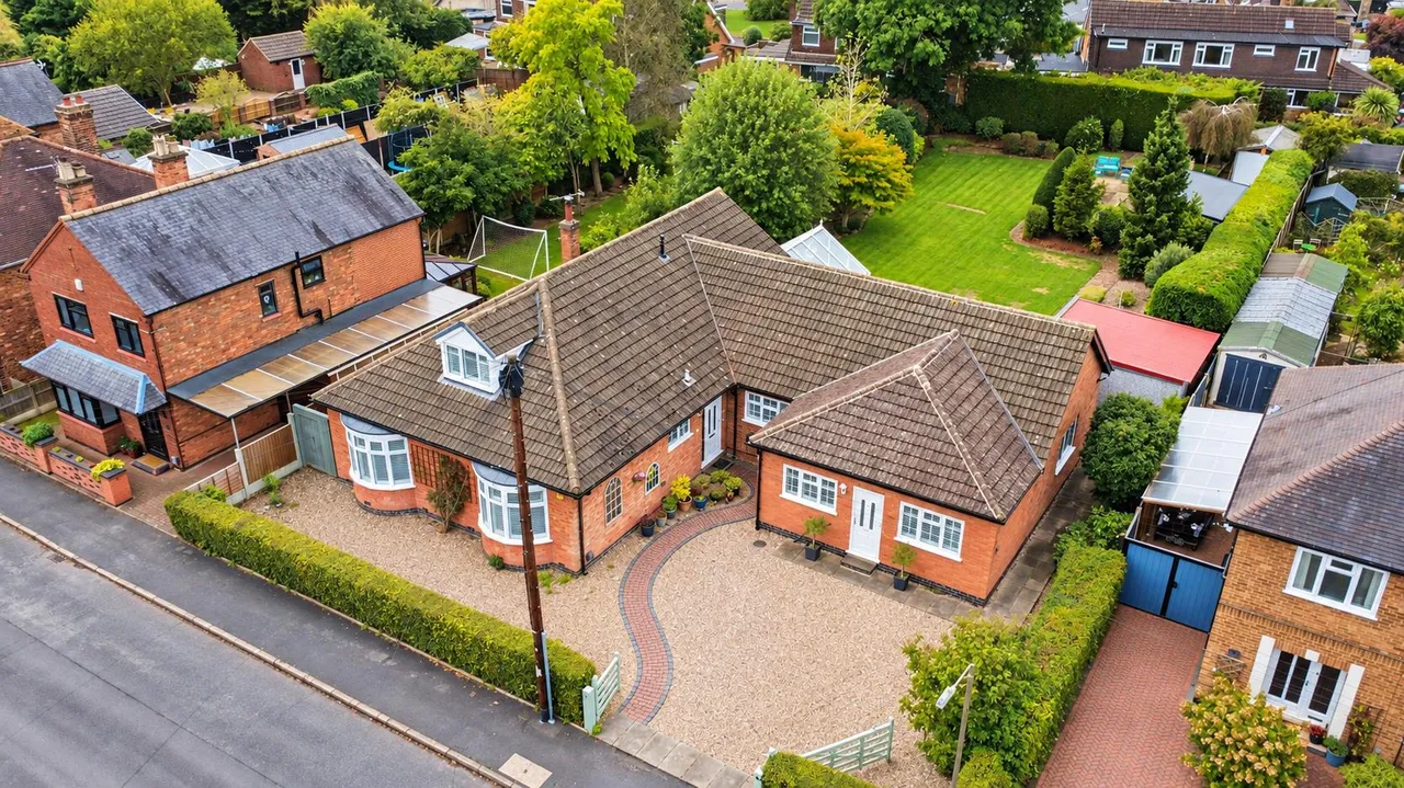 6 bed house for sale, Woodland Avenue, Breaston, DE72