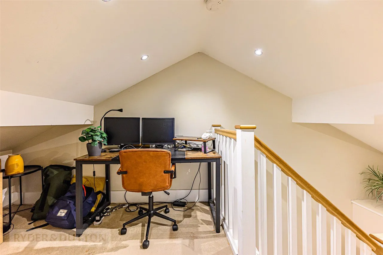 St. Marys Lane, Kirkheaton, HD5, photo 18