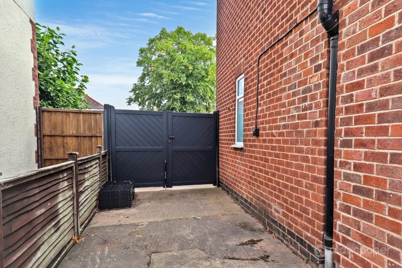 Highfield Road, Attleborough, CV11, photo 30