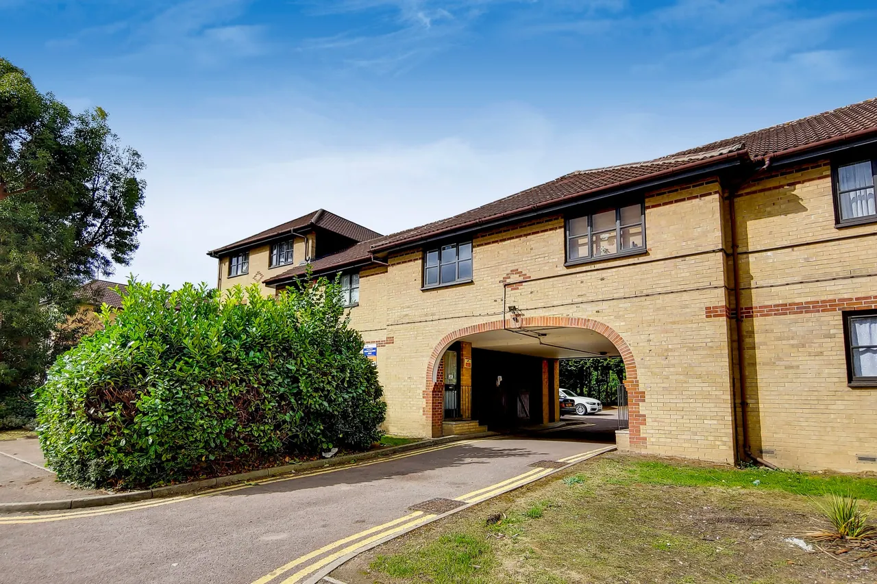Flat 53B Hickory Close, Edmonton, London, N9 7PY, photo 2