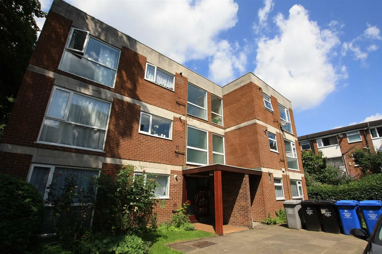 Wardle Road, Sale, M33, photo 3