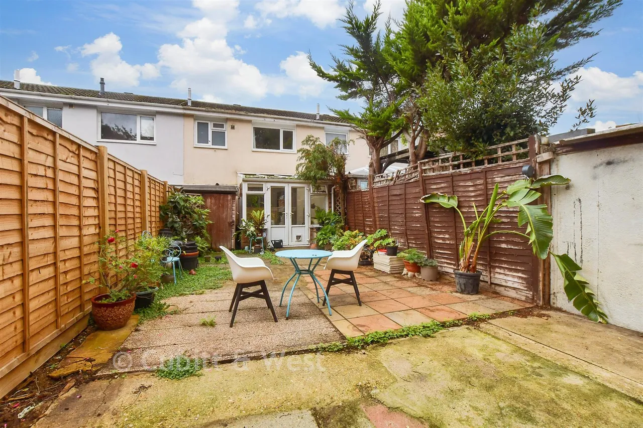 Greenfields, Littlehampton, BN17, photo 2