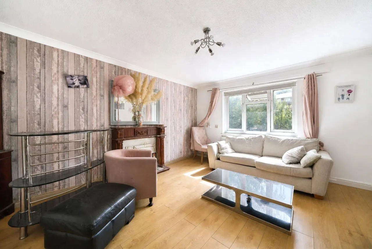 1 bed flat for sale — Ashton Road, LONDON, London, E15