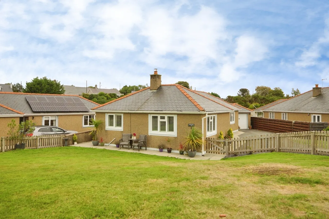 Cysgod Y Bryn, Llanbedrog, LL53, photo 2