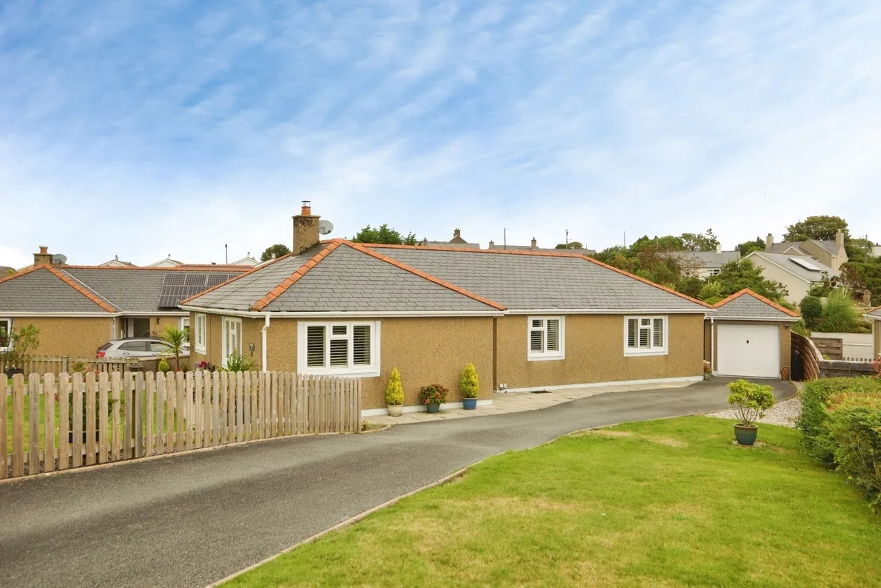 3 bed house for sale, Cysgod Y Bryn, Llanbedrog, LL53