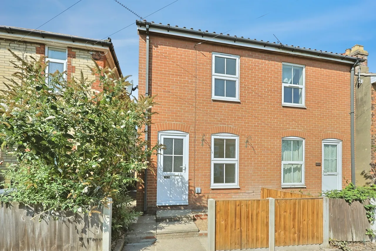 2 bed house for sale — Kings Road, Dereham