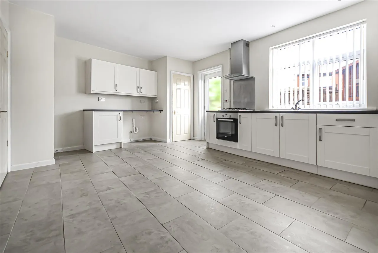 Dundee Lane, Ramsbottom, Bury, BL0 9HL, photo 3