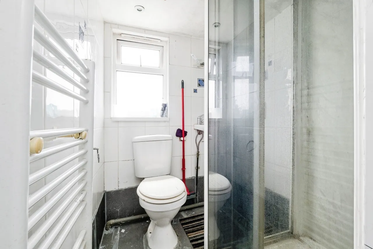 Kensington Avenue, London, E12, photo 16