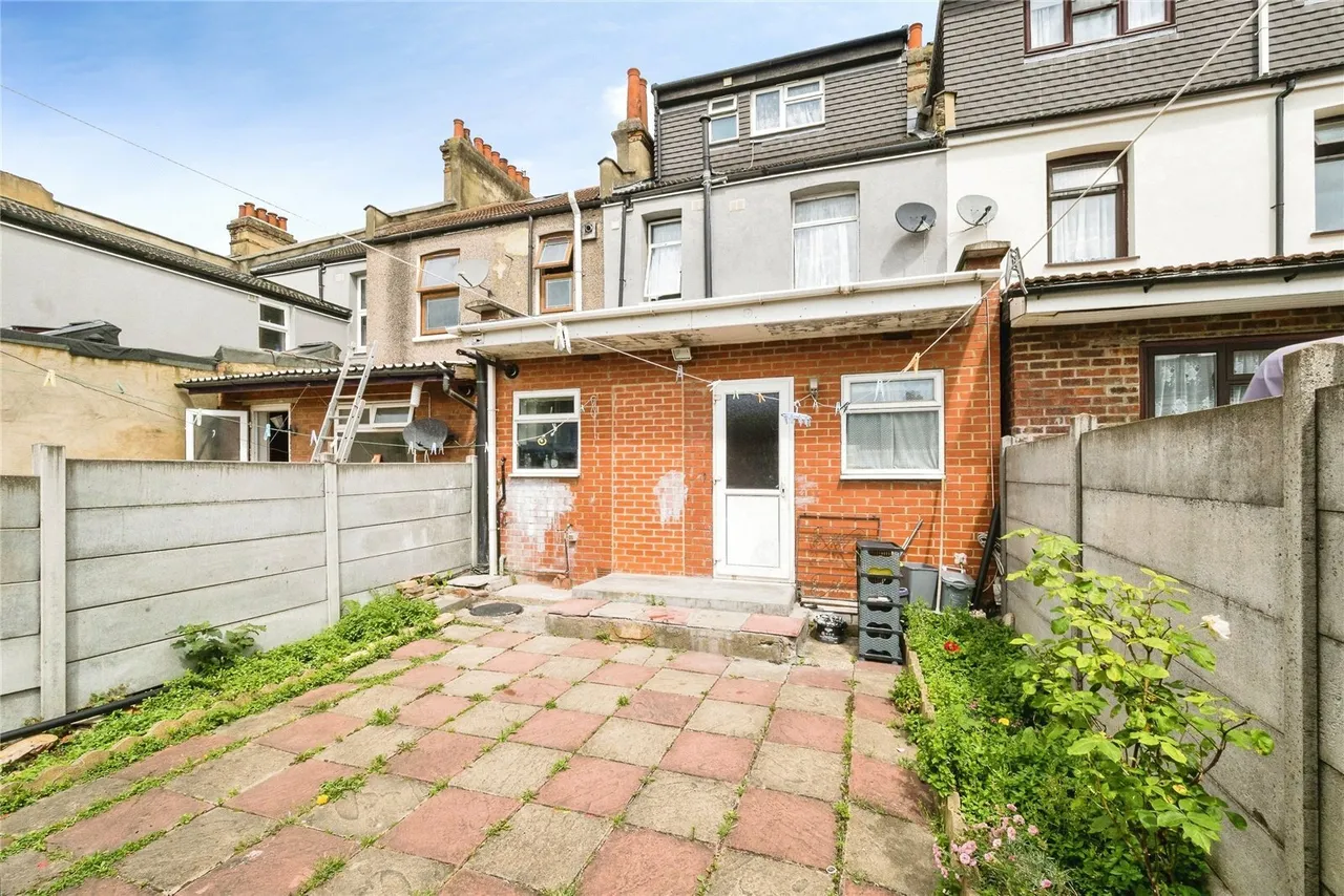 Kensington Avenue, London, E12, photo 17