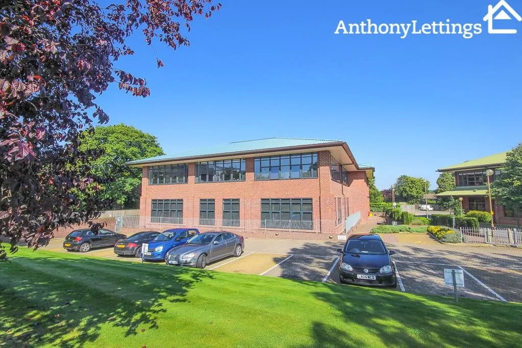Bellmont Lodge, The Mundells, Welwyn Garden City, Herts AL7 1FX, photo 7