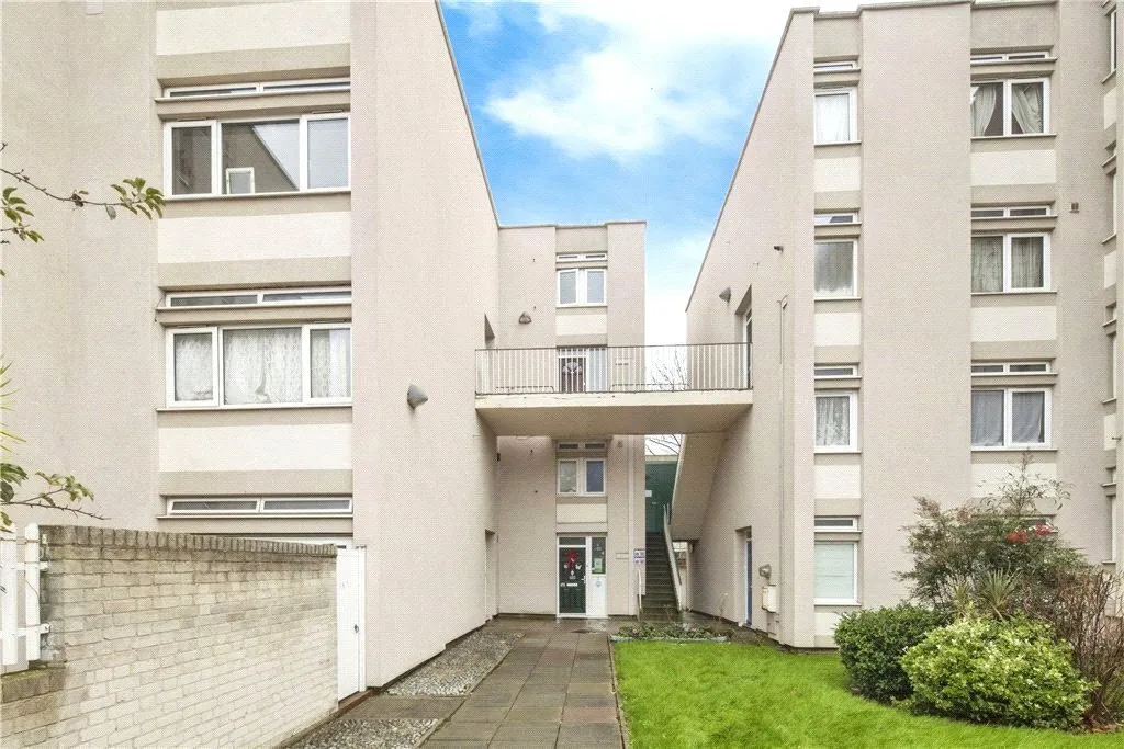 3 bed flat for sale — Cedars Road, London, SW4