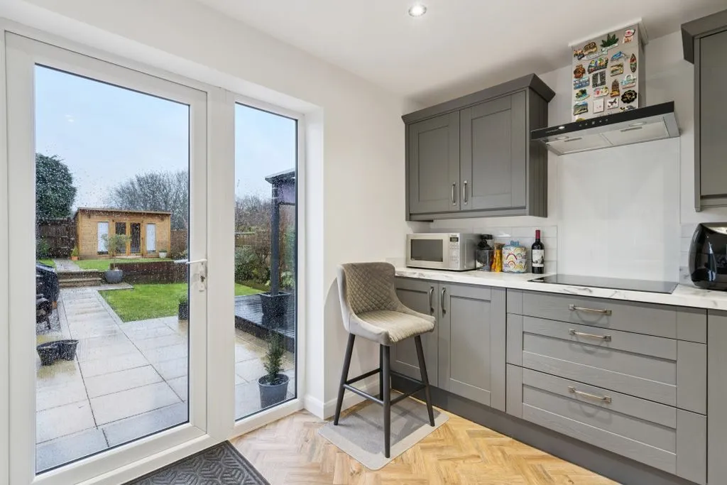 New Road, Bourne End SL8 5BH, photo 6