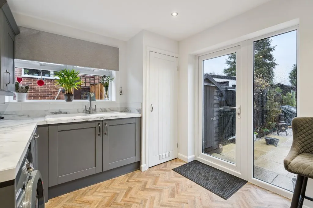 New Road, Bourne End SL8 5BH, photo 7