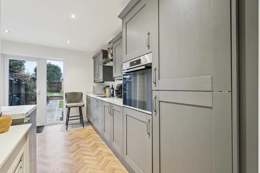 New Road, Bourne End SL8 5BH, photo 5