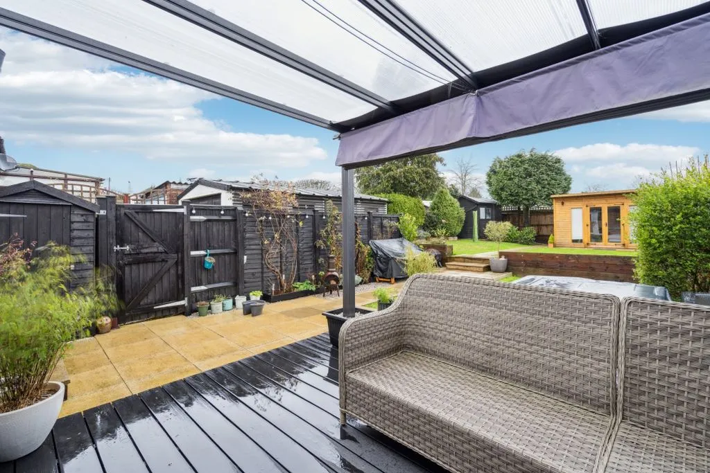 New Road, Bourne End SL8 5BH, photo 14