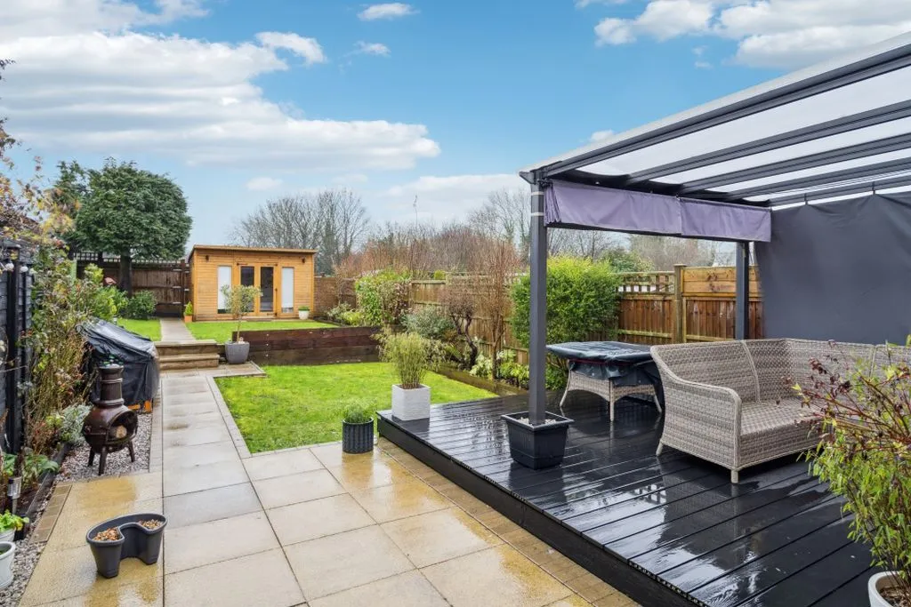 New Road, Bourne End SL8 5BH, photo 13