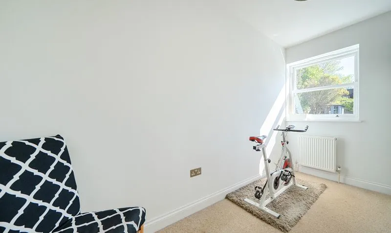 Grosvenor Road, Epsom, KT18, photo 17