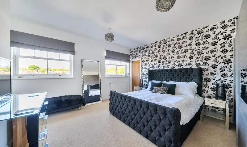 Grosvenor Road, Epsom, KT18, photo 13