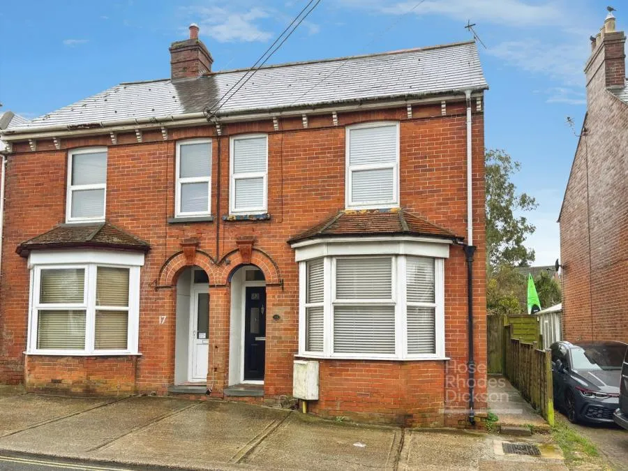 3 bed house for sale, Priory Road, Newport, PO30