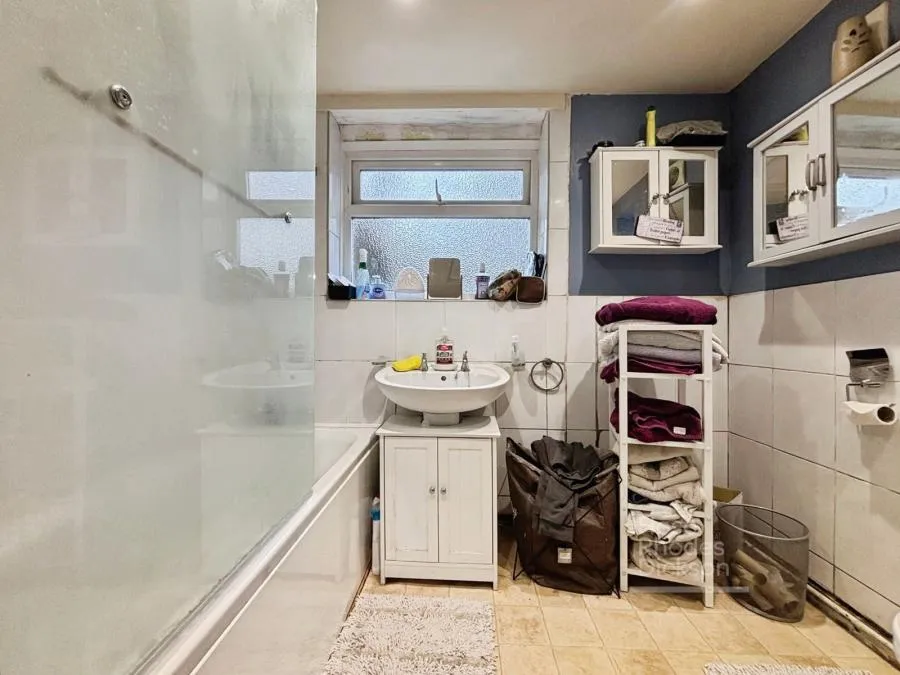 Priory Road, Newport, PO30, photo 8