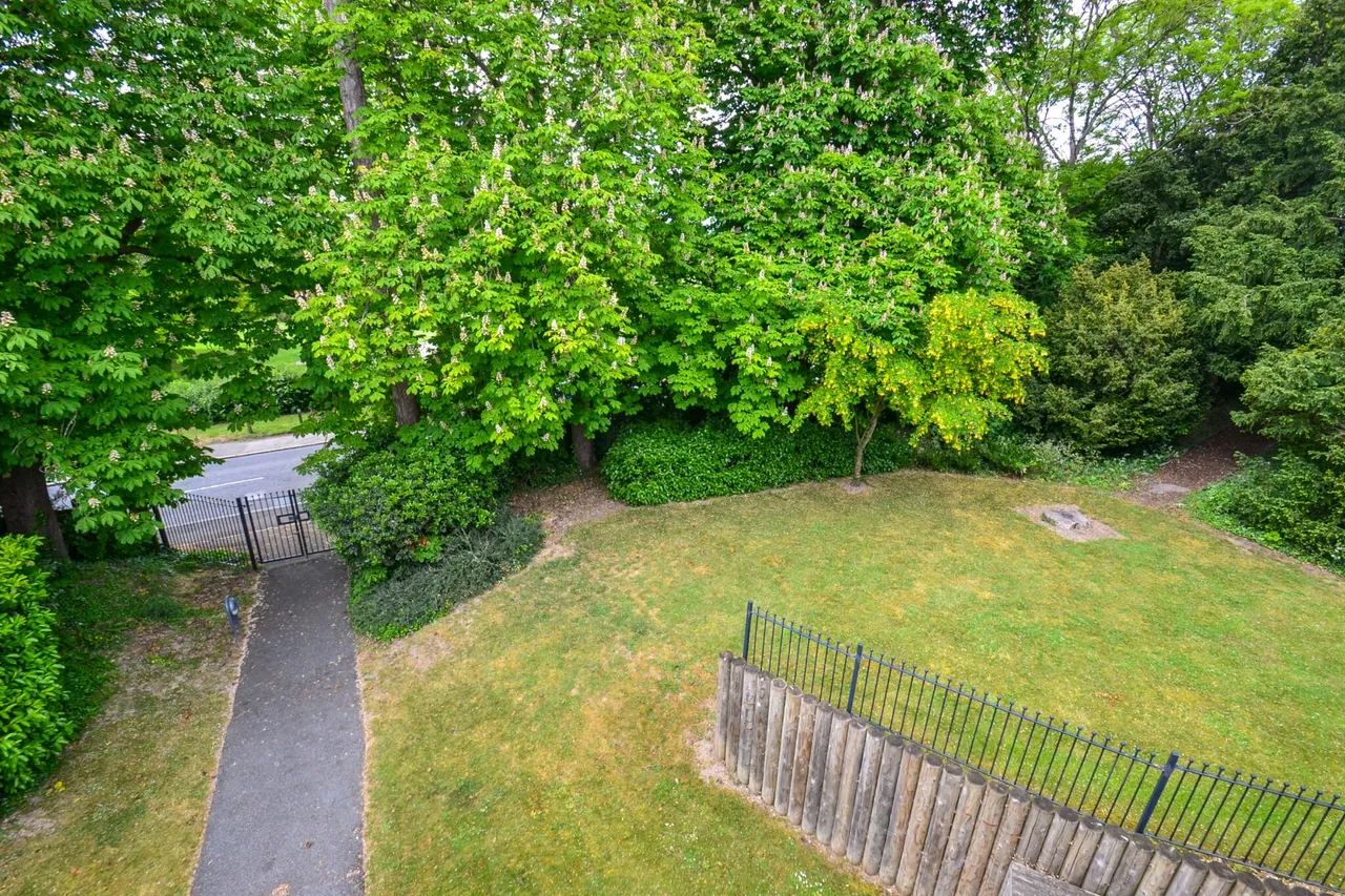 Eaves Court The Retreat, Princes Risborough, HP27, photo 8