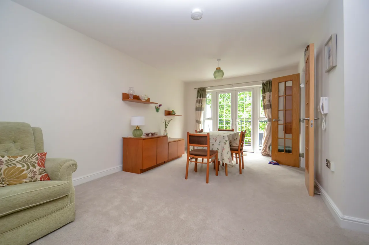 Eaves Court The Retreat, Princes Risborough, HP27, photo 3