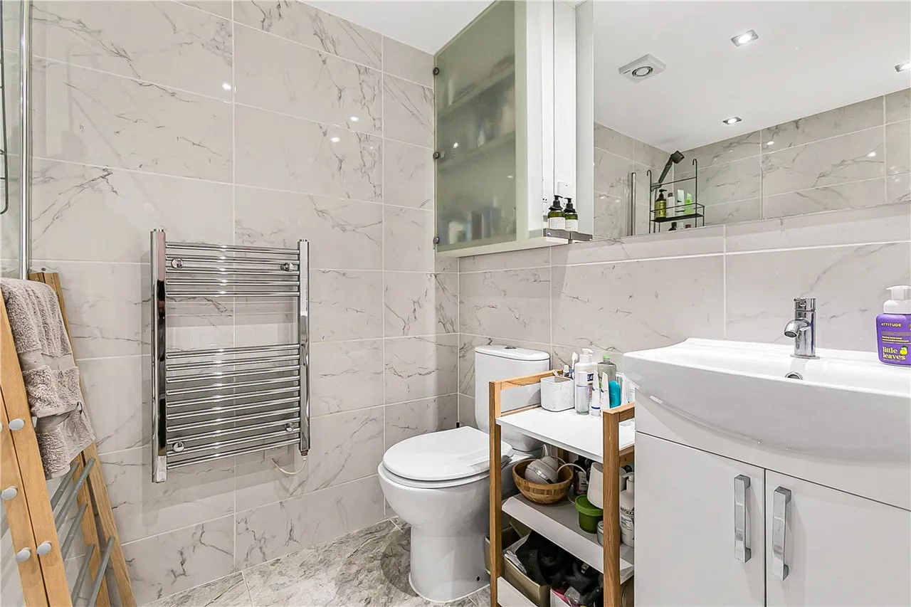 Chadwell Lane, London, N8, photo 12