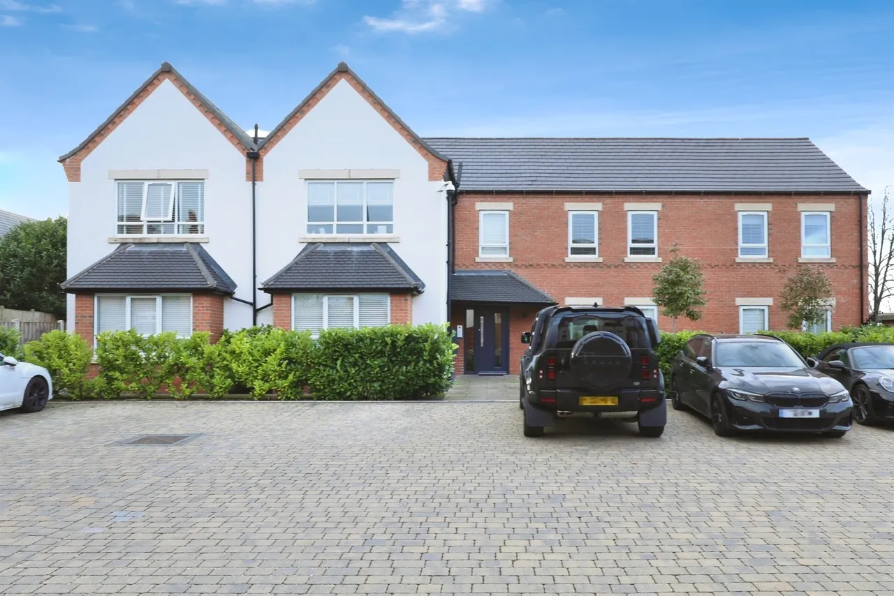1 bed flat for sale — Station Road, Bawtry, Doncaster