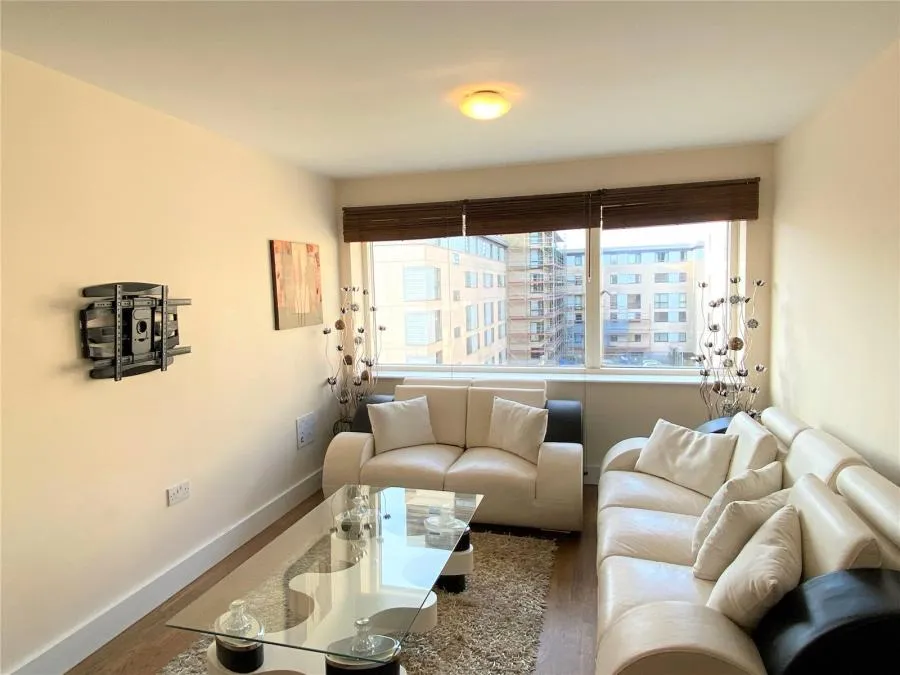 Falcon Drive, Caerdydd, CF10, photo 4