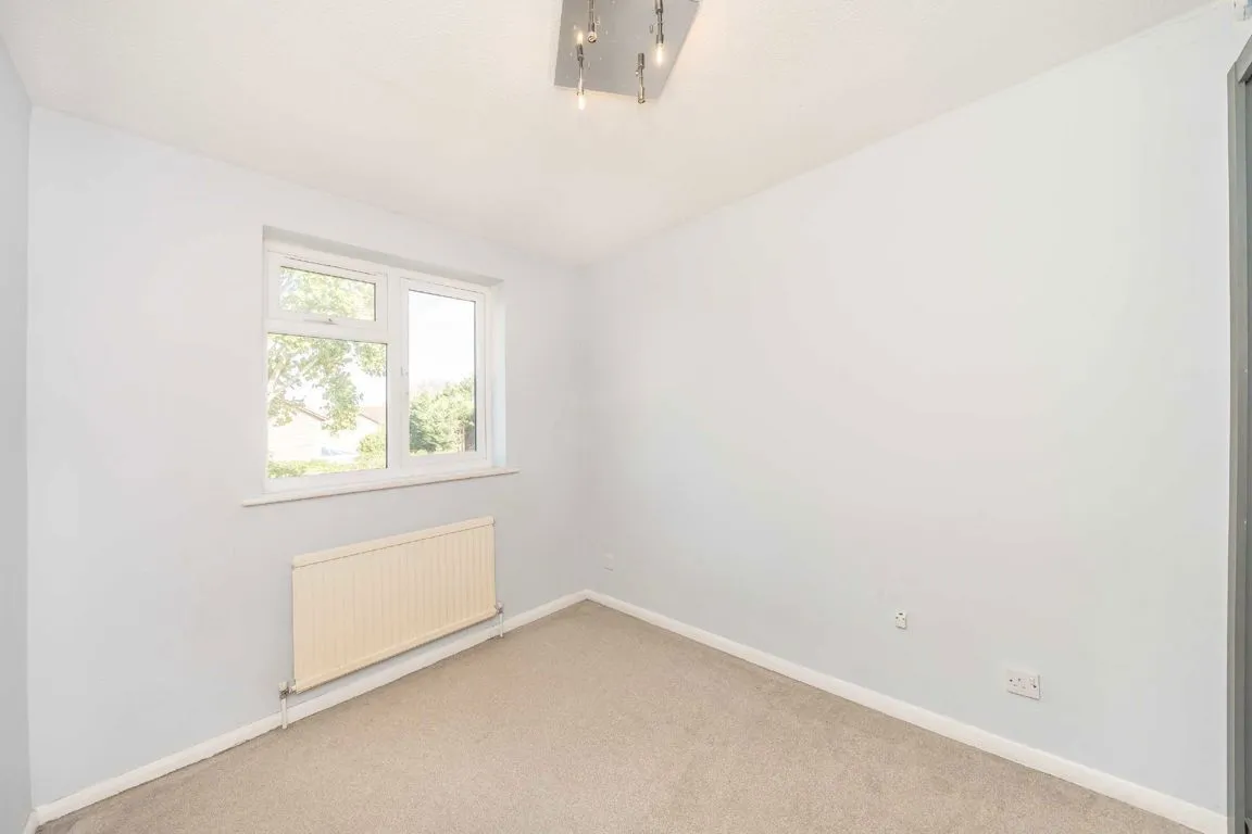 Stevens Close, TW12, photo 6