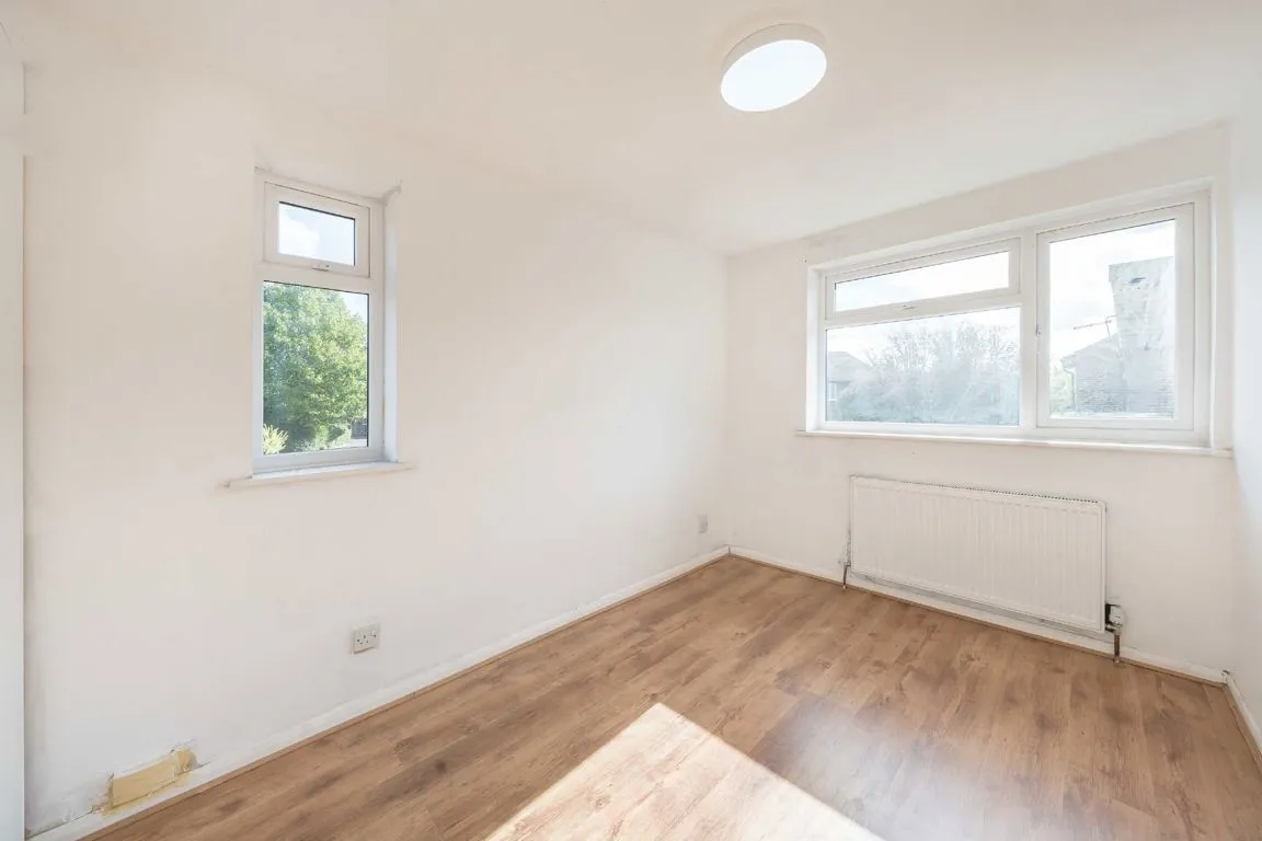 Stevens Close, TW12, photo 5