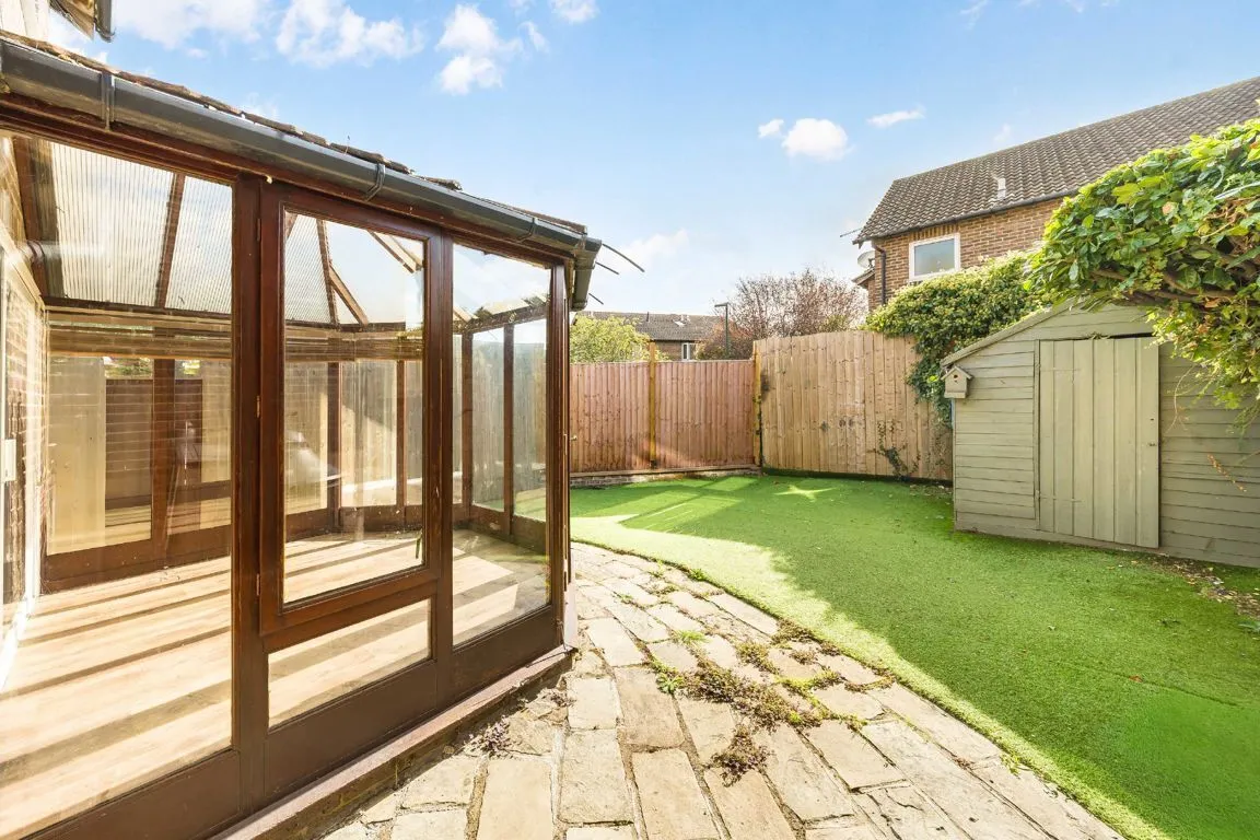 Stevens Close, TW12, photo 7