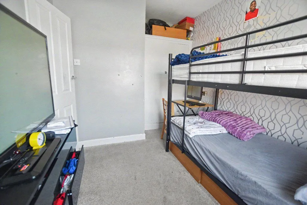 Armley Grove Place, Leeds, LS12, photo 12