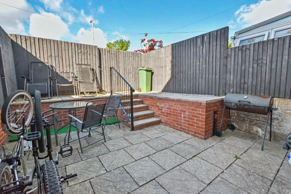 Armley Grove Place, Leeds, LS12, photo 8