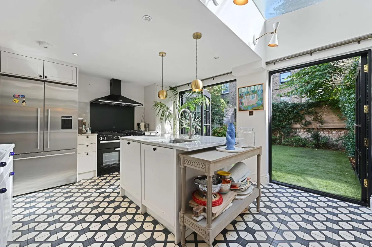 Warbeck Road, London, W12, photo 10