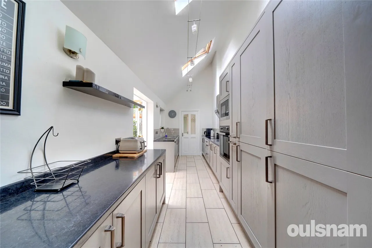 The Crescent, Bromsgrove, Worcestershire, B60 2DE, photo 6