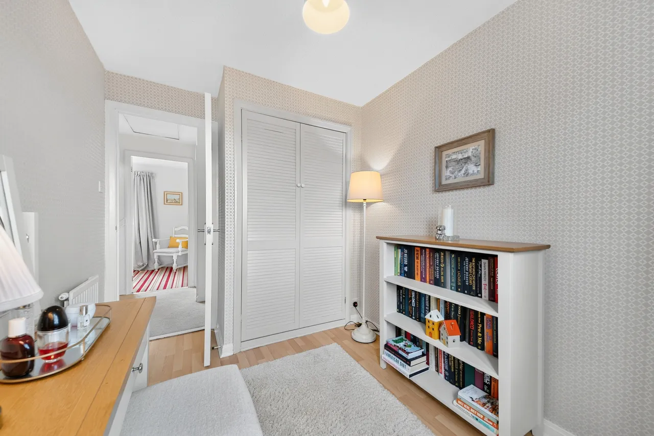 Dundonald Crescent, Newton Mearns, Lanarkshire, G77, photo 13