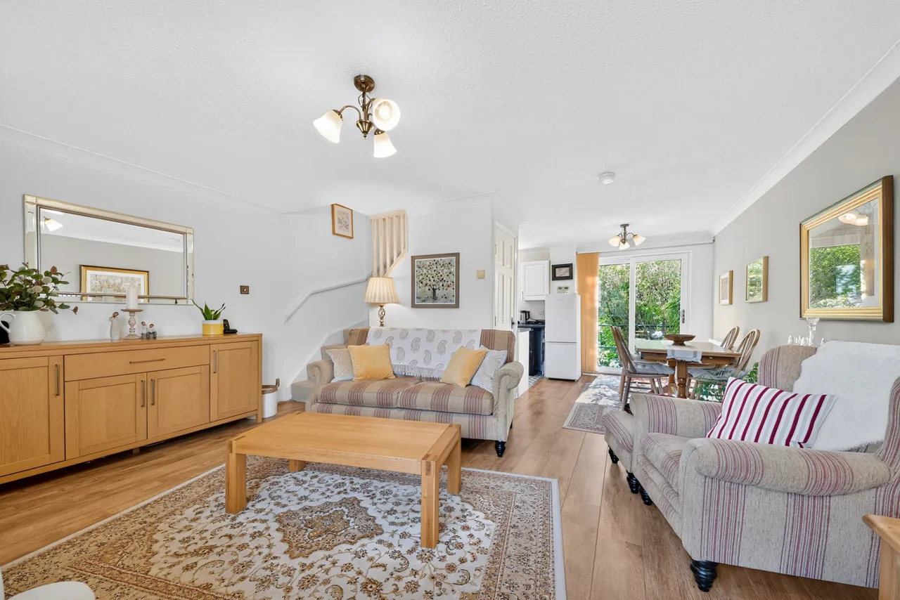 Dundonald Crescent, Newton Mearns, Lanarkshire, G77, photo 5