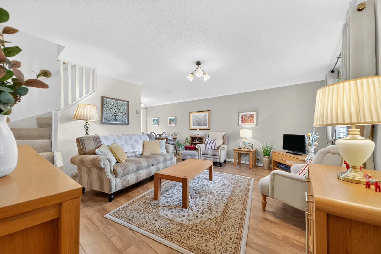 Dundonald Crescent, Newton Mearns, Lanarkshire, G77, photo 3