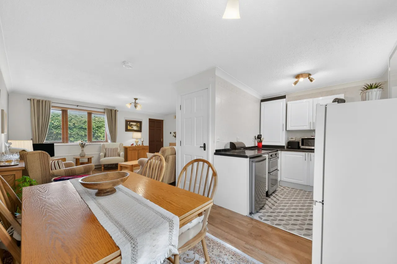 Dundonald Crescent, Newton Mearns, Lanarkshire, G77, photo 10