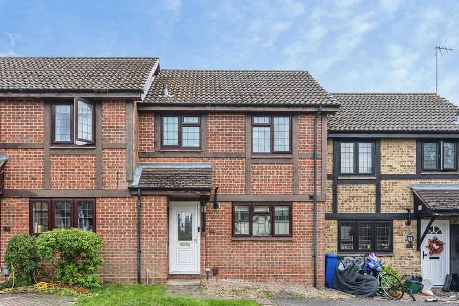 2 bed house to rent, Morley Close, Yateley, GU46